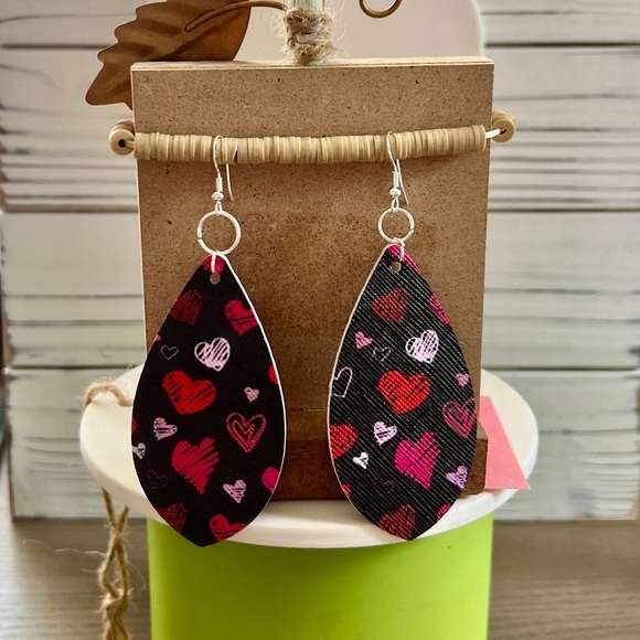 Handmade Jewelry - Heartbeat Chic: Stylish Teardrop Earrings! 💖✨